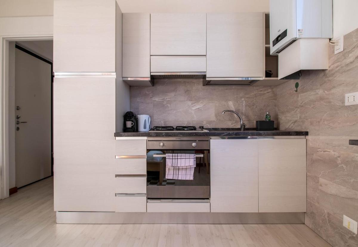 Unicredit And Bosco Verticale - Little House Mailand